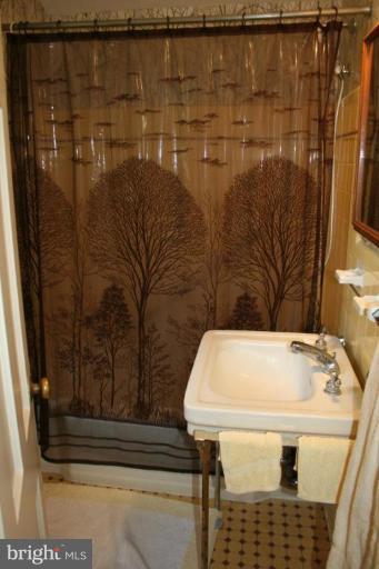 8005 Custer Road Bethesda, MD 20814 - Photo 3 of 17 Bath #1