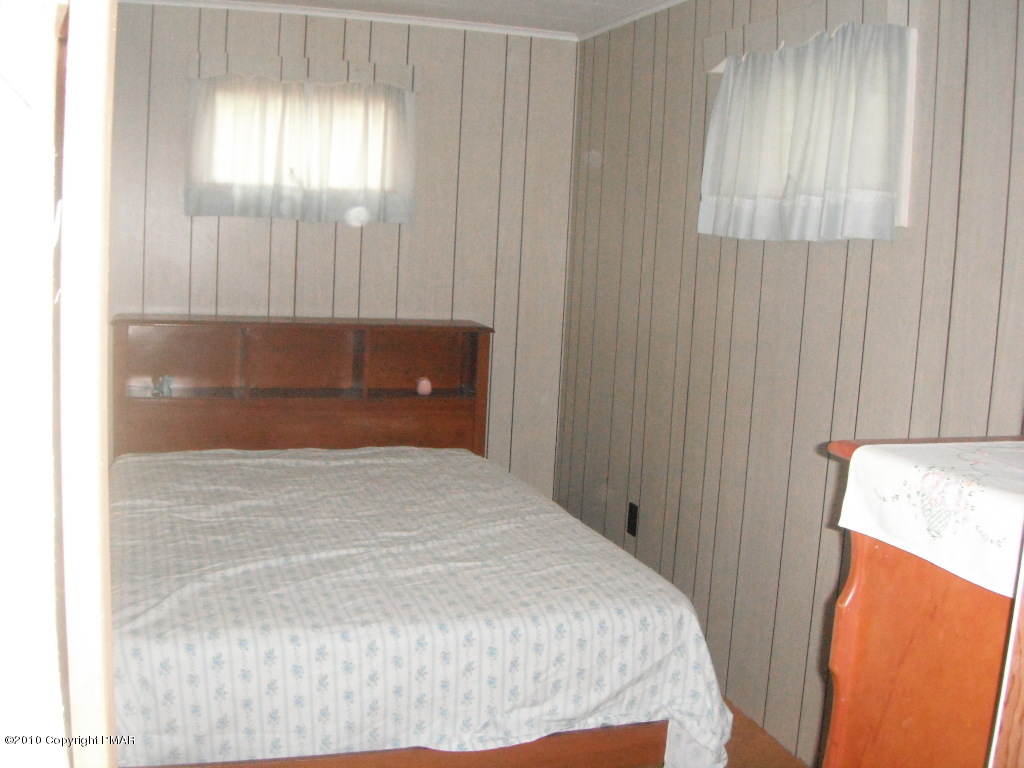 290 Davids Road Effort, PA 18330 - Photo 6 of 16 Master bedroom