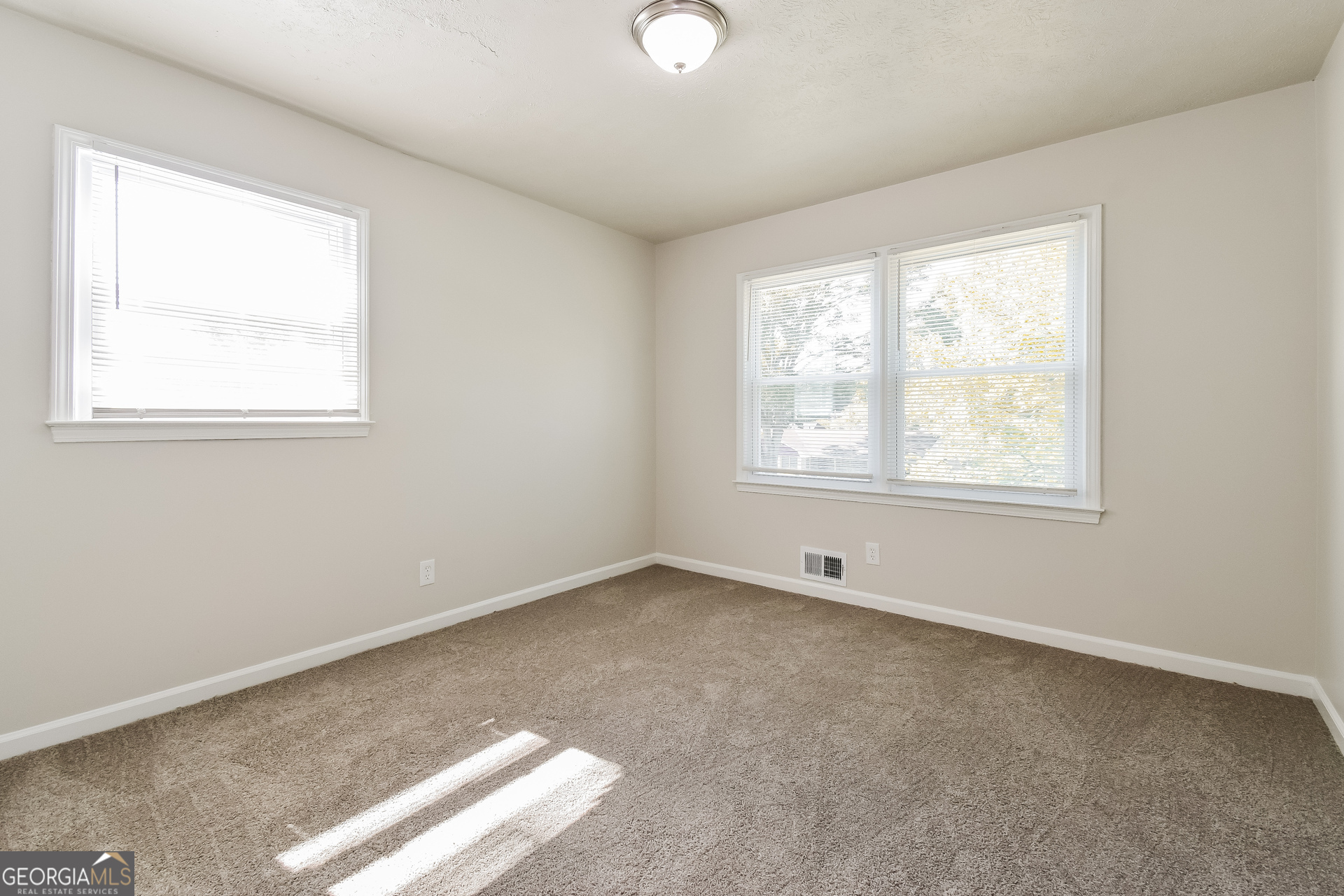 6494 Bobolink Court Rex, GA 30273 - Photo 12 of 16