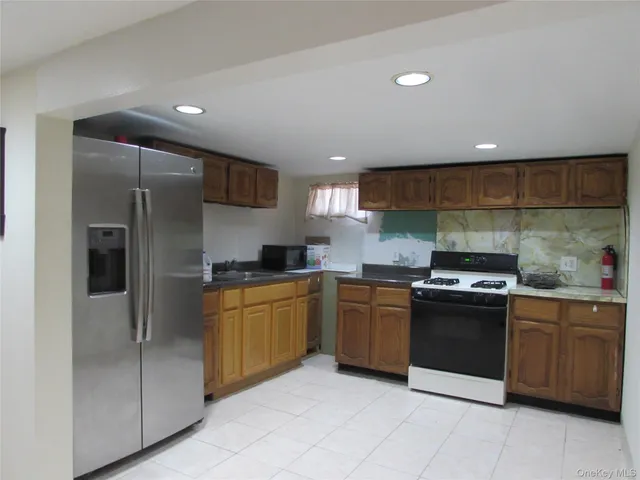 $789,000 | 828 Windmill Avenue, West Babylon, NY 11704