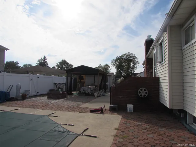 $789,000 | 828 Windmill Avenue, West Babylon, NY 11704