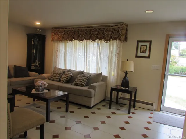 $789,000 | 828 Windmill Avenue, West Babylon, NY 11704