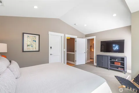 $1,225,000 | 6916 Flora Avenue South, Seattle, WA 98108