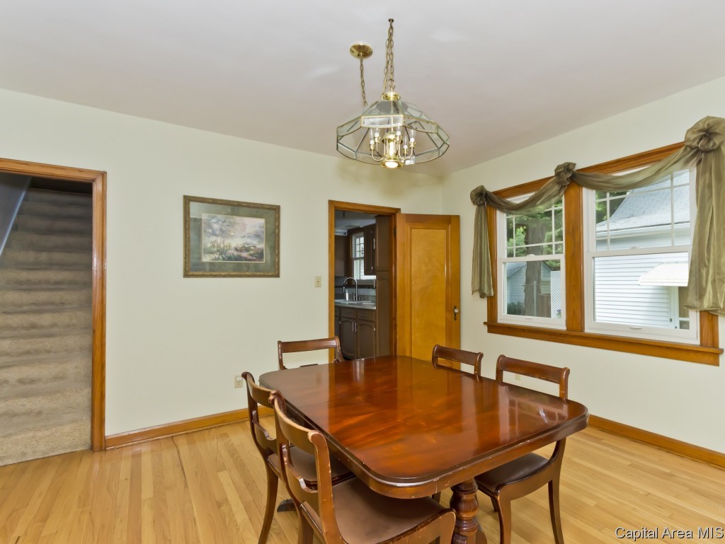 1045 North Walnut Street Springfield, IL 62702 - Photo 2 of 36