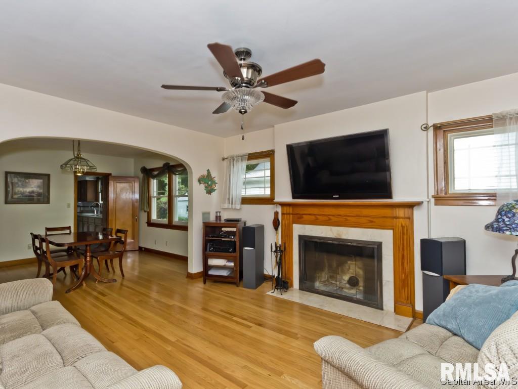 1045 North Walnut Street Springfield, IL 62702 - Photo 5 of 36