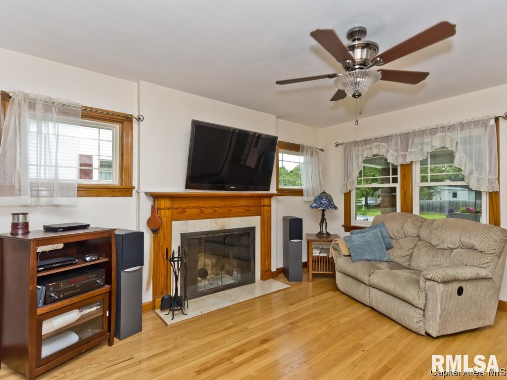 1045 North Walnut Street Springfield, IL 62702 - Photo 6 of 36