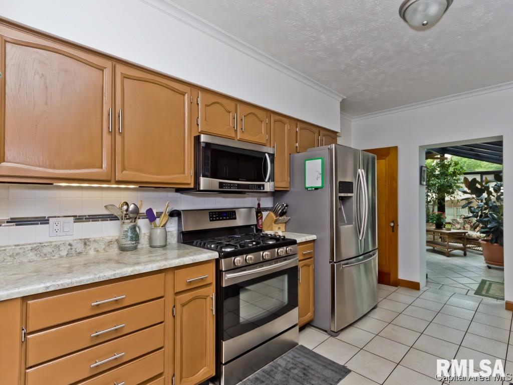 1045 North Walnut Street Springfield, IL 62702 - Photo 8 of 36