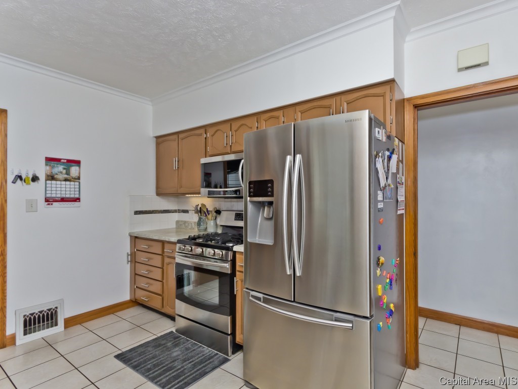 1045 North Walnut Street Springfield, IL 62702 - Photo 9 of 36
