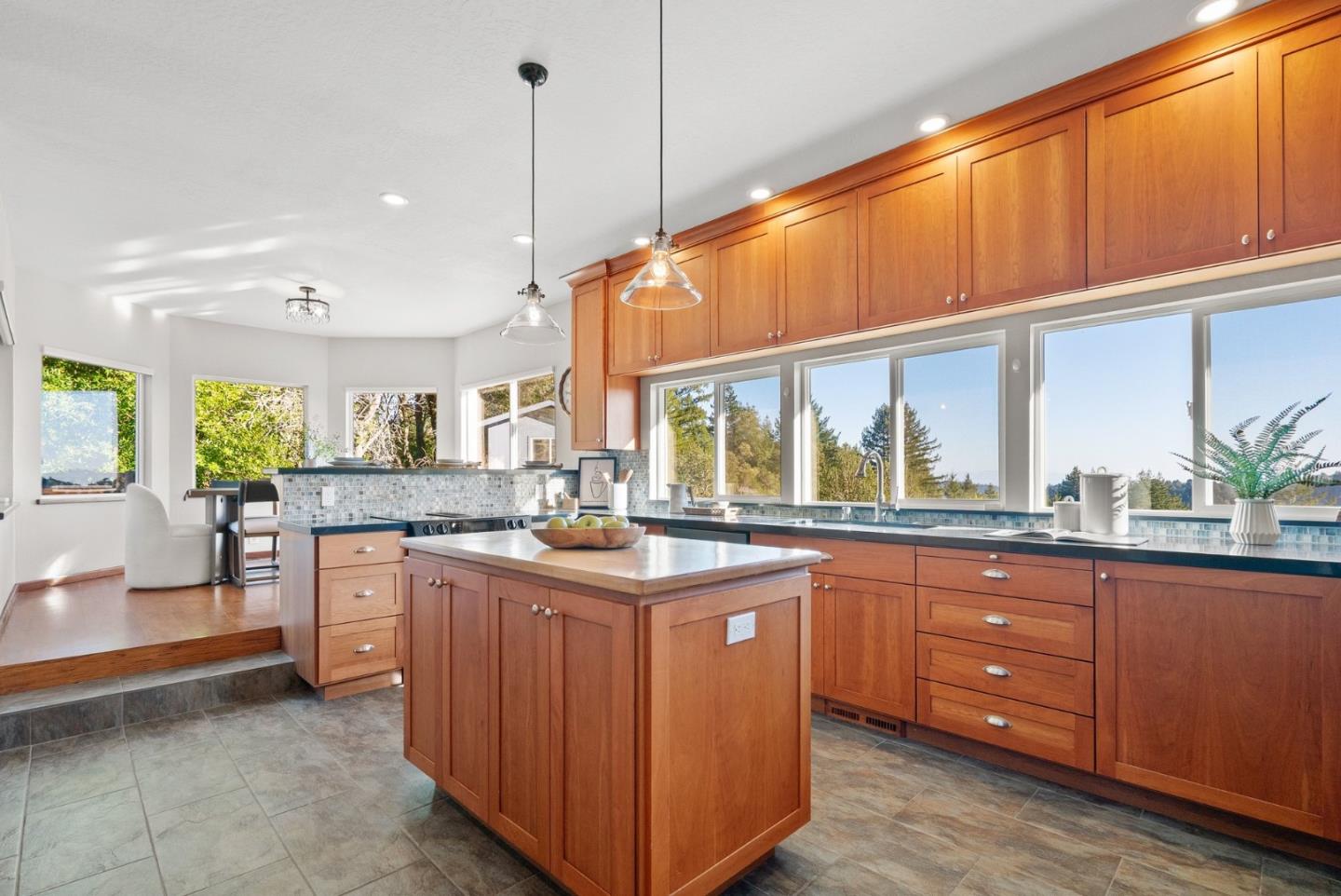 555 Bohnen Road Soquel, CA 95073 - Photo 3 of 68