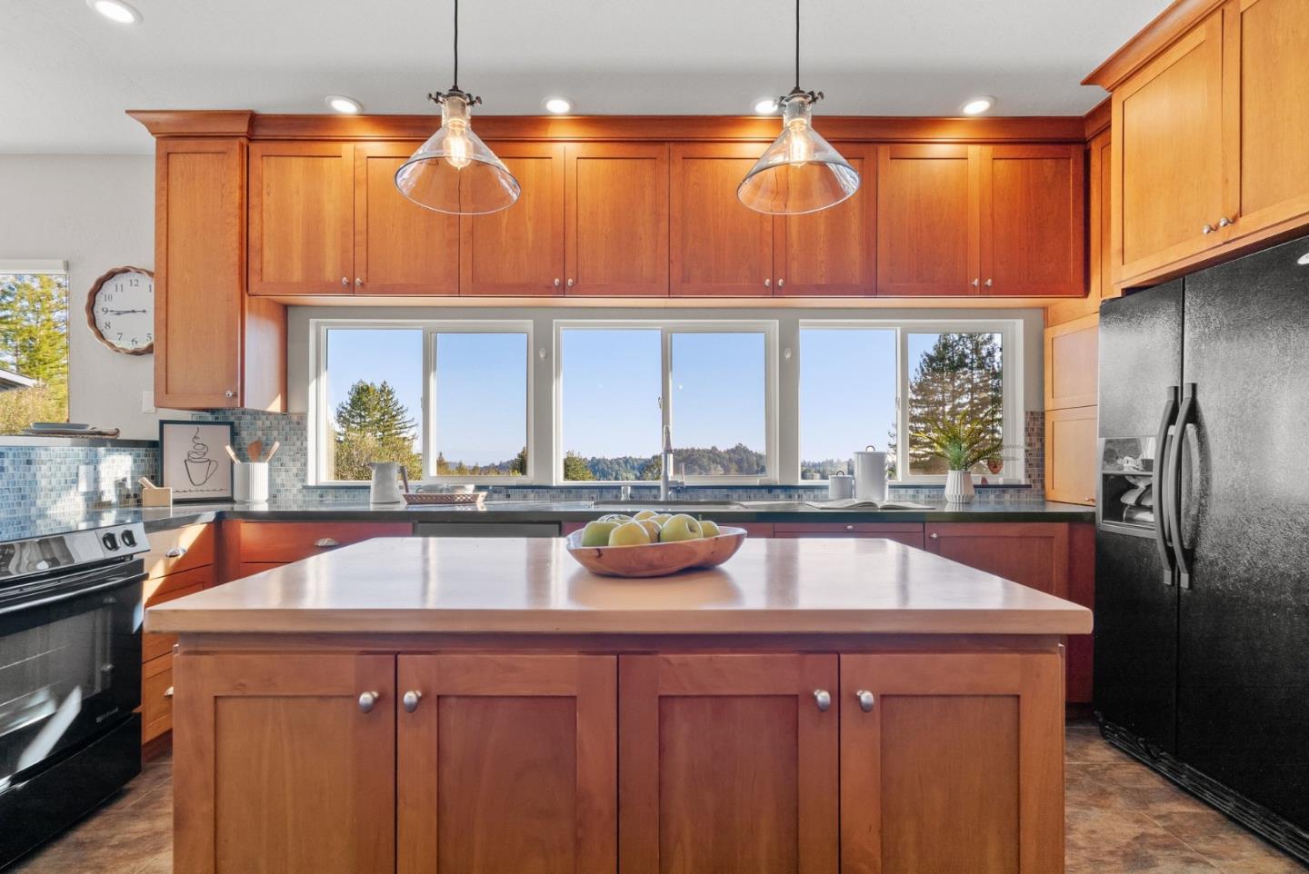 555 Bohnen Road Soquel, CA 95073 - Photo 4 of 68