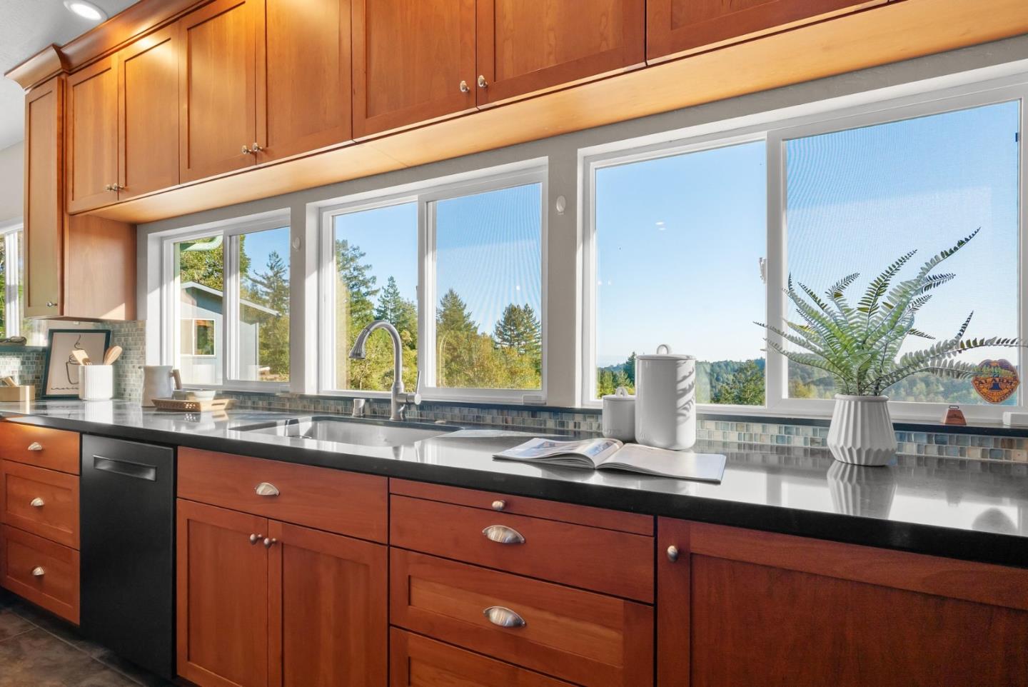 555 Bohnen Road Soquel, CA 95073 - Photo 7 of 68