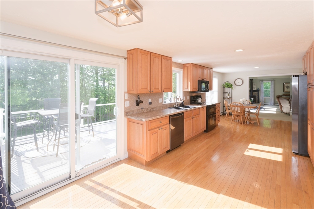 6 Chamberlain Road Uxbridge, MA 01569 - Photo 4 of 38