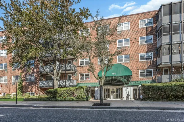 $349,000 | 100 Lincoln Avenue, Unit 14D, Mineola, NY 11501