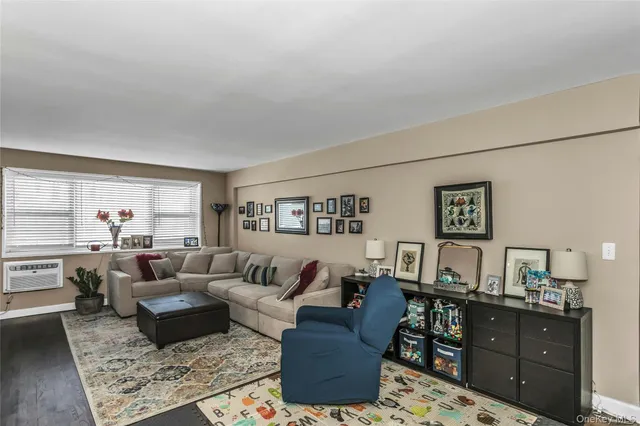 $349,000 | 100 Lincoln Avenue, Unit 14D, Mineola, NY 11501