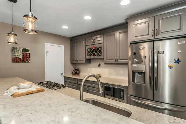 $349,000 | 100 Lincoln Avenue, Unit 14D, Mineola, NY 11501