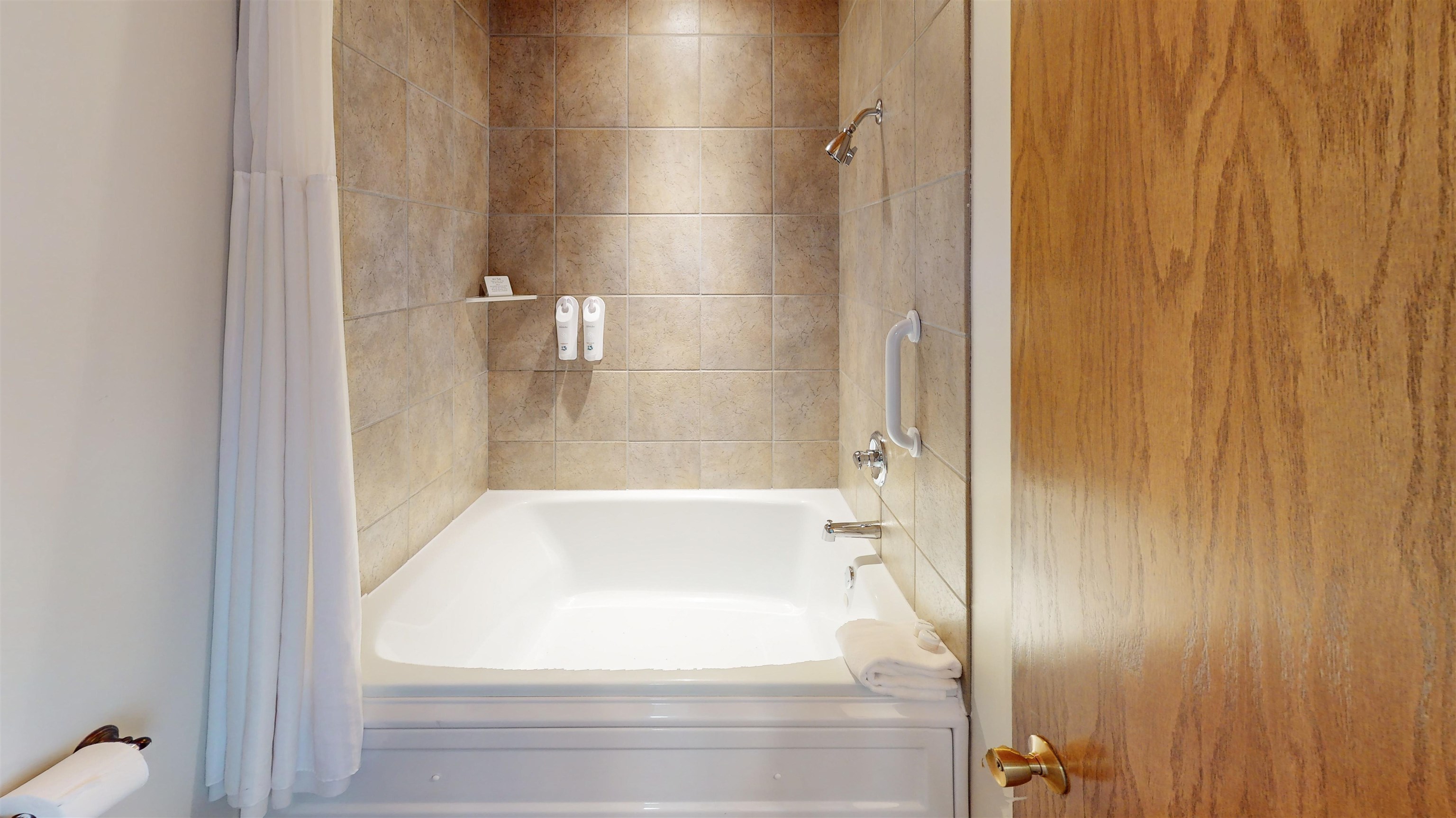 7192 Highway 61, Unit 37 Tofte, MN 55615 - Photo 13 of 15 Full bath with shower / bath combination with curtain