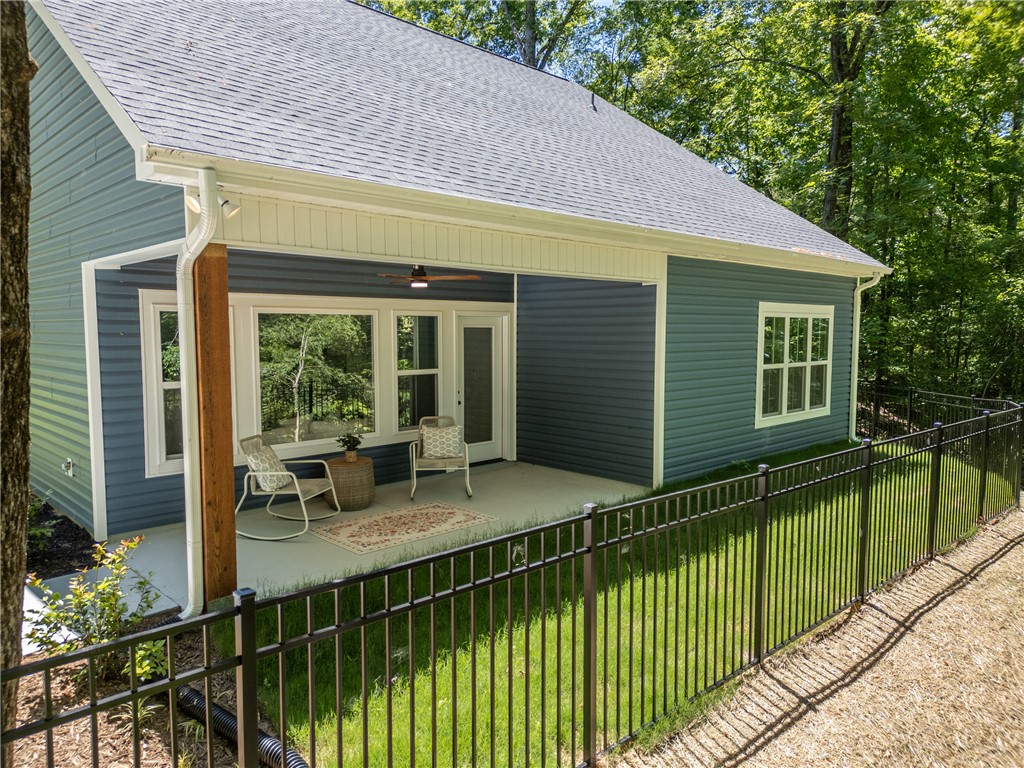 322 Oconee Avenue Westminster, SC 29693 - Photo 33 of 43