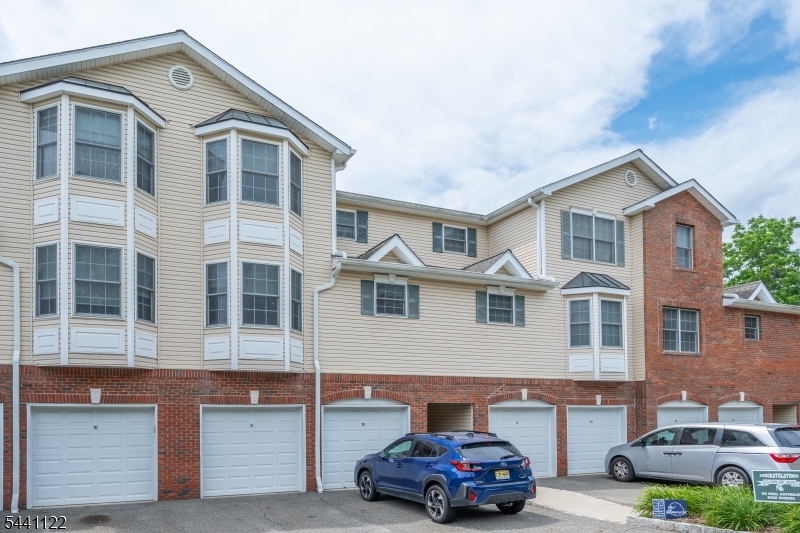 30 Federal Hill Road, Unit 8 Pompton Lakes, NJ 07442 - Photo 2 of 34