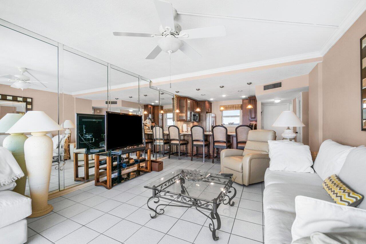 310 South Ocean Boulevard, Unit 6020 Boca Raton, FL 33432 - Photo 11 of 43 006-310SouthOceanBoulevard-602-BocaRaton