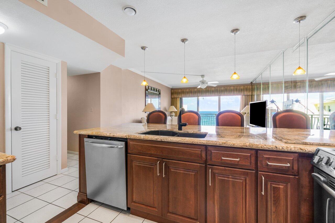 310 South Ocean Boulevard, Unit 6020 Boca Raton, FL 33432 - Photo 15 of 43 010-310SouthOceanBoulevard-602-BocaRaton