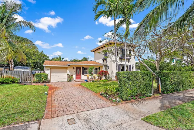 a table and chairs in the patio