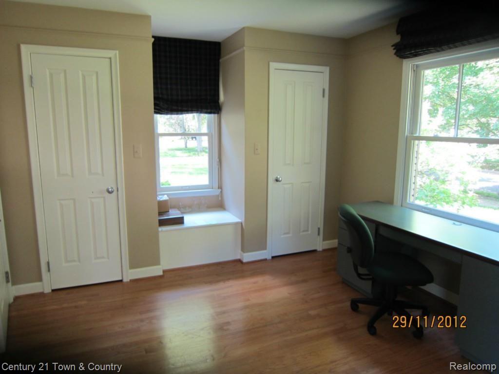 910 Rivenoak Street Birmingham, MI 48009 - Photo 11 of 24