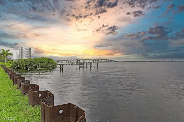 $124,900 | 2590 First Street, Unit 105, Fort Myers, FL 33901