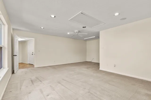 en view of an empty room