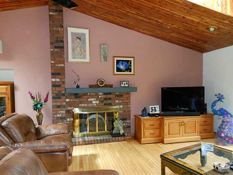 161 Pippin Orchard Road Cranston, RI 02921 - Photo 3 of 25 Living Room. Sunfilled, gleaming hardwoods
