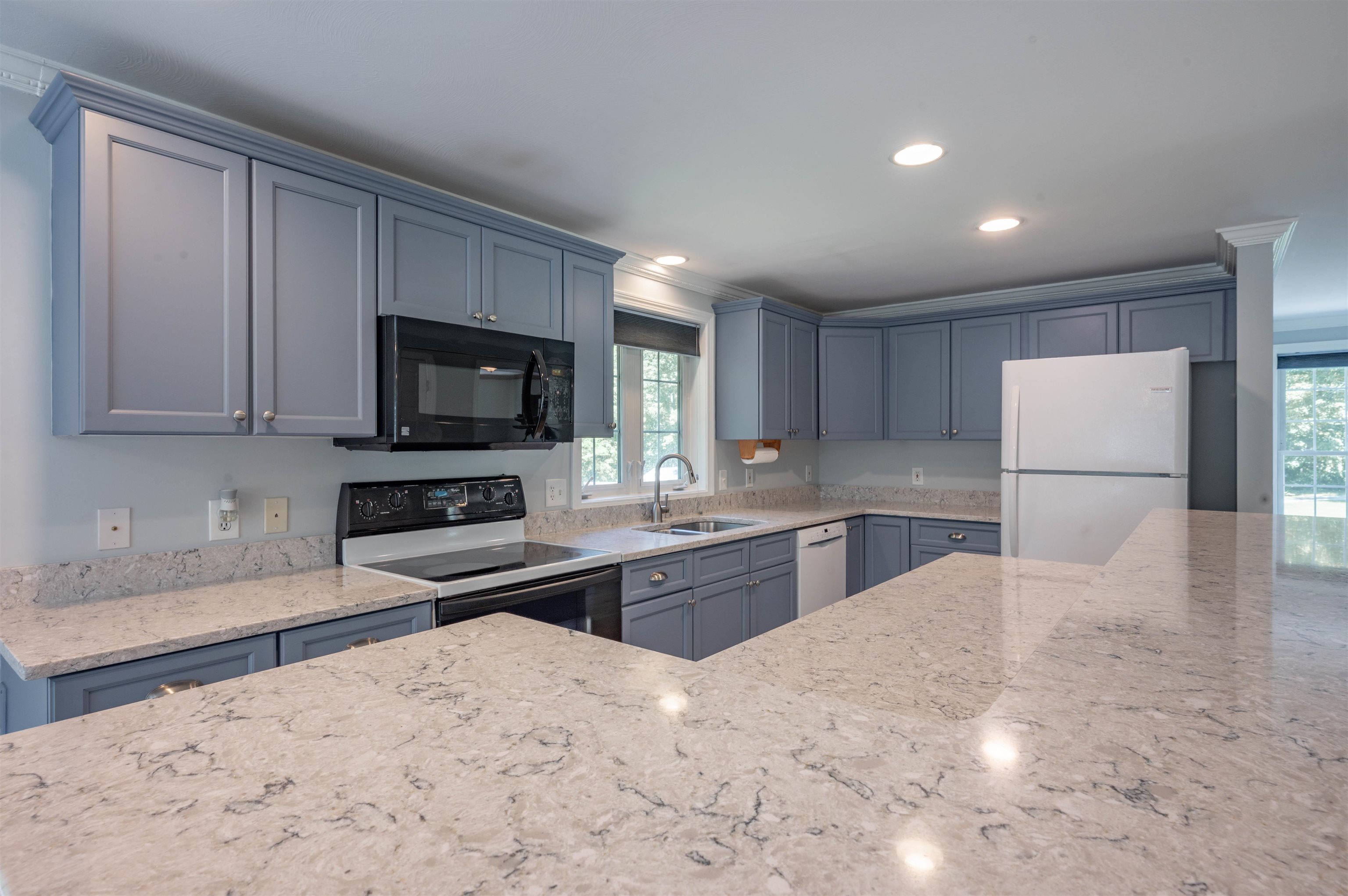 10 Golden Brook Road Windham, NH 03087 - Photo 7 of 43
