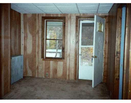 313 Agnew Road Jeannette, PA 15644 - Photo 2 of 8 Living Room.