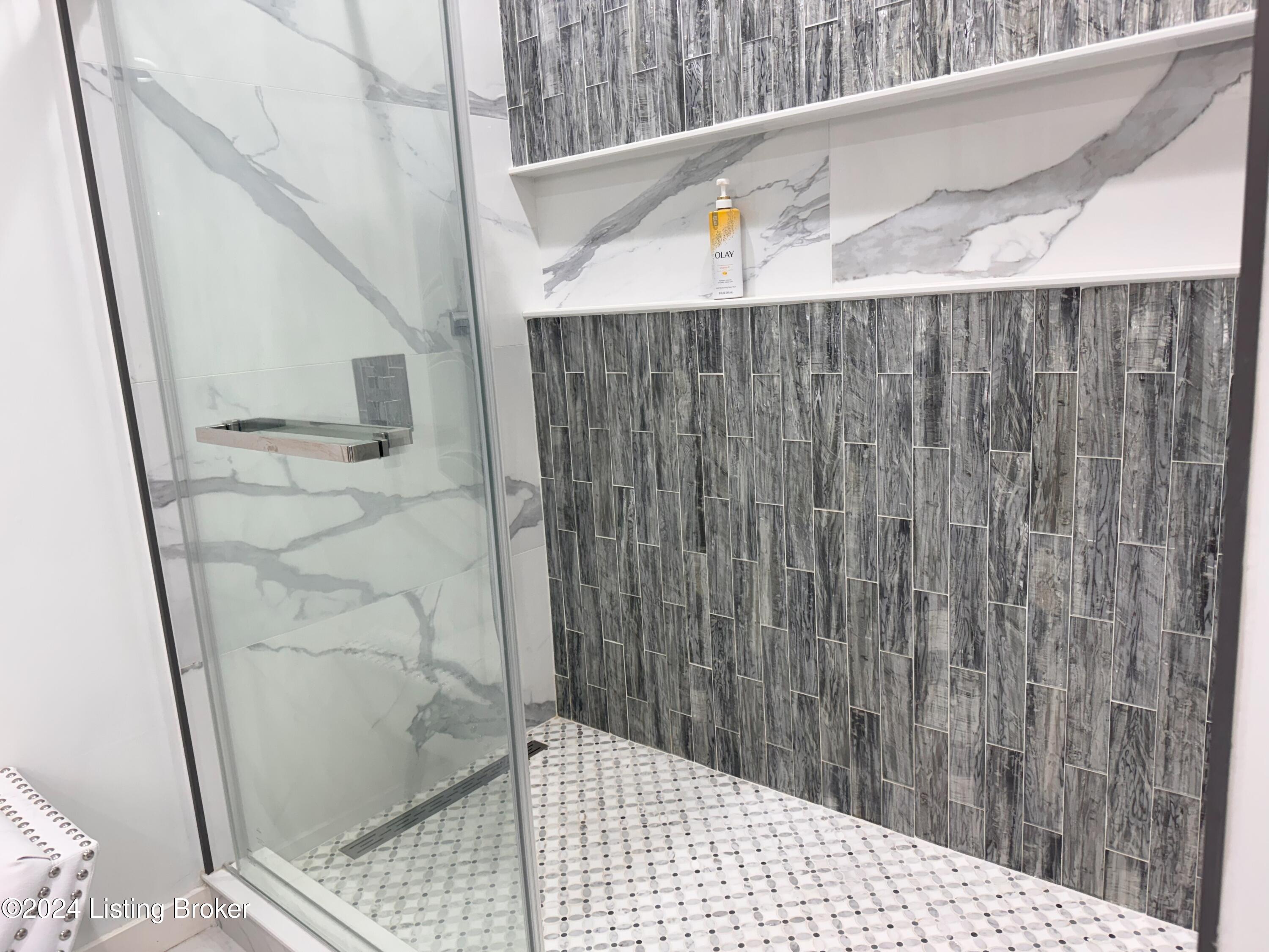 10606 Stonebreaker Road Louisville, KY 40291 - Photo 28 of 65 Main Bathroom 2