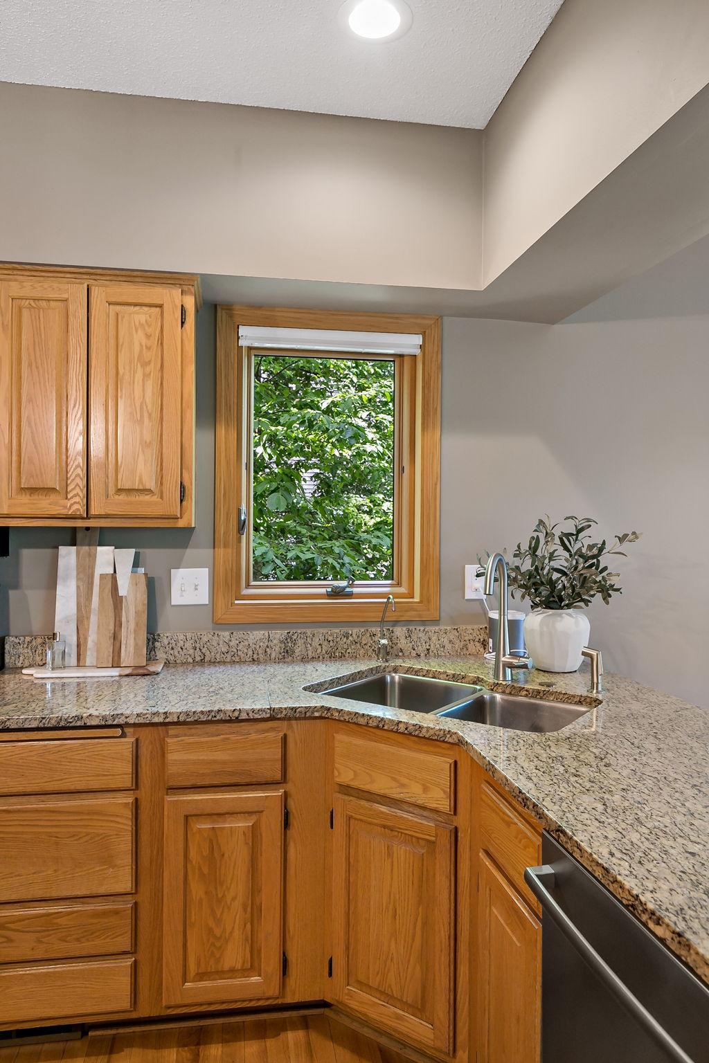 8879 Sylvan Ridge Eden Prairie, MN 55347 - Photo 15 of 49