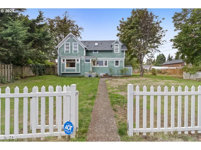 $515,000 | 15745 Southeast McKinley Avenue, Clackamas, OR 97015