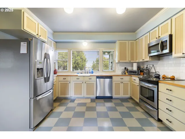 $515,000 | 15745 Southeast McKinley Avenue, Clackamas, OR 97015