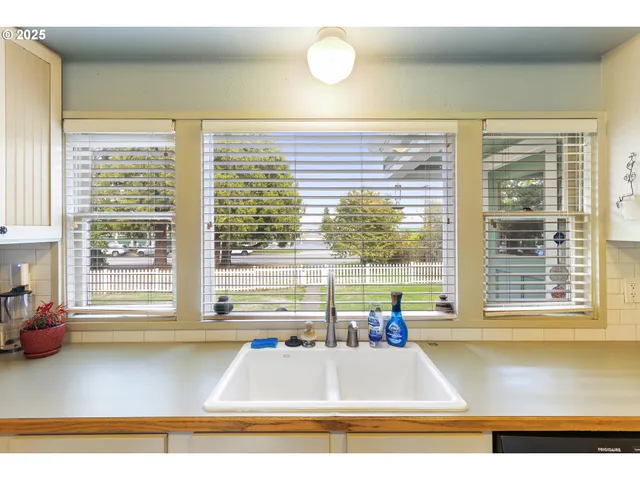 $515,000 | 15745 Southeast McKinley Avenue, Clackamas, OR 97015