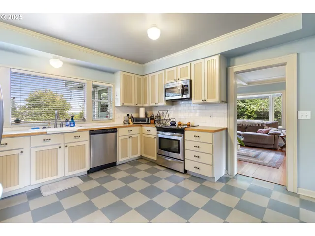 $515,000 | 15745 Southeast McKinley Avenue, Clackamas, OR 97015