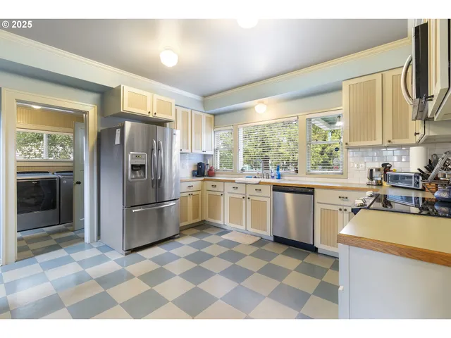 $515,000 | 15745 Southeast McKinley Avenue, Clackamas, OR 97015