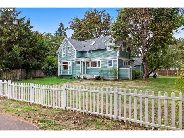 $515,000 | 15745 Southeast McKinley Avenue, Clackamas, OR 97015