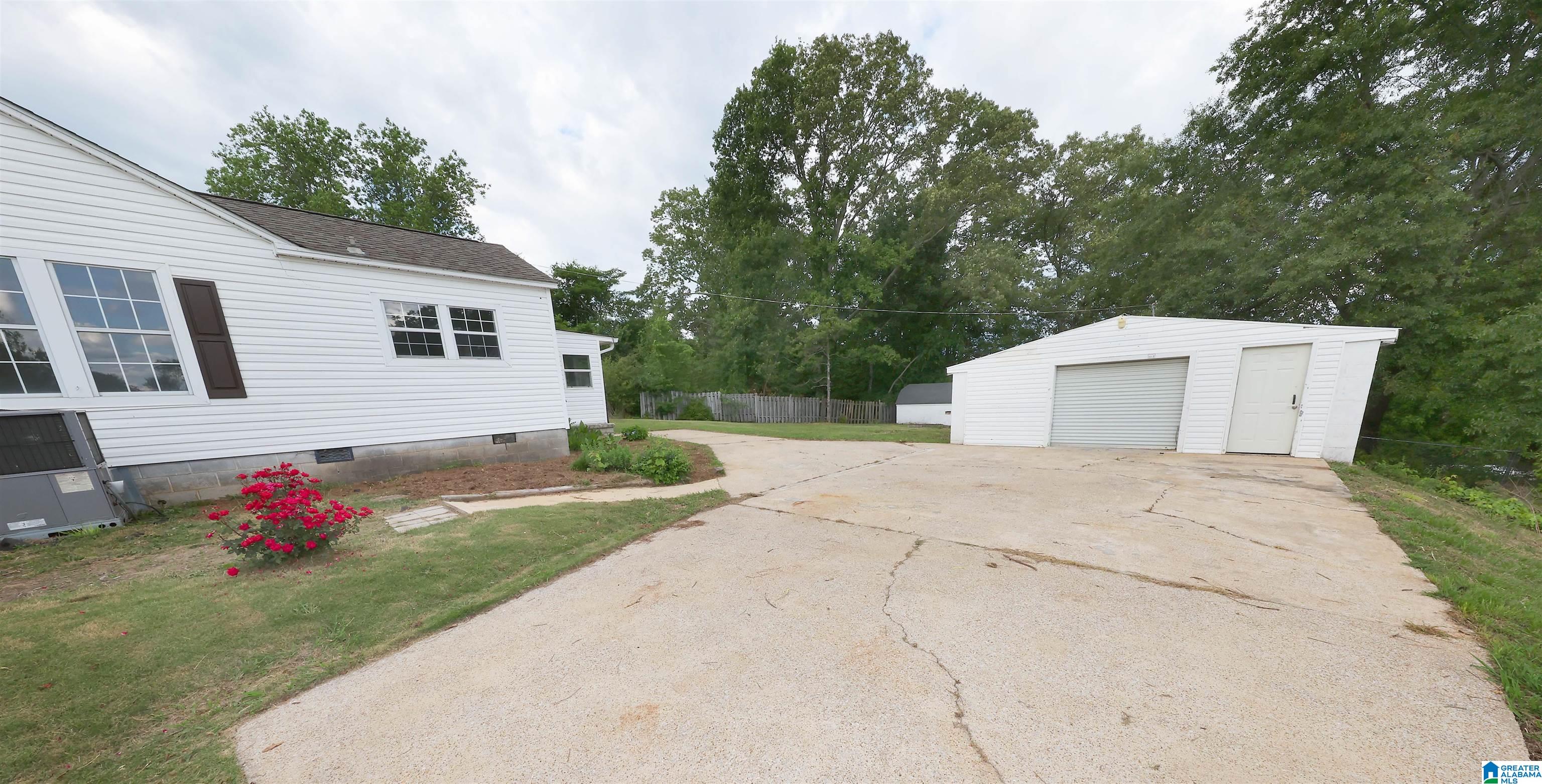 4905 Saks Road Anniston, AL 36206 - Photo 5 of 34
