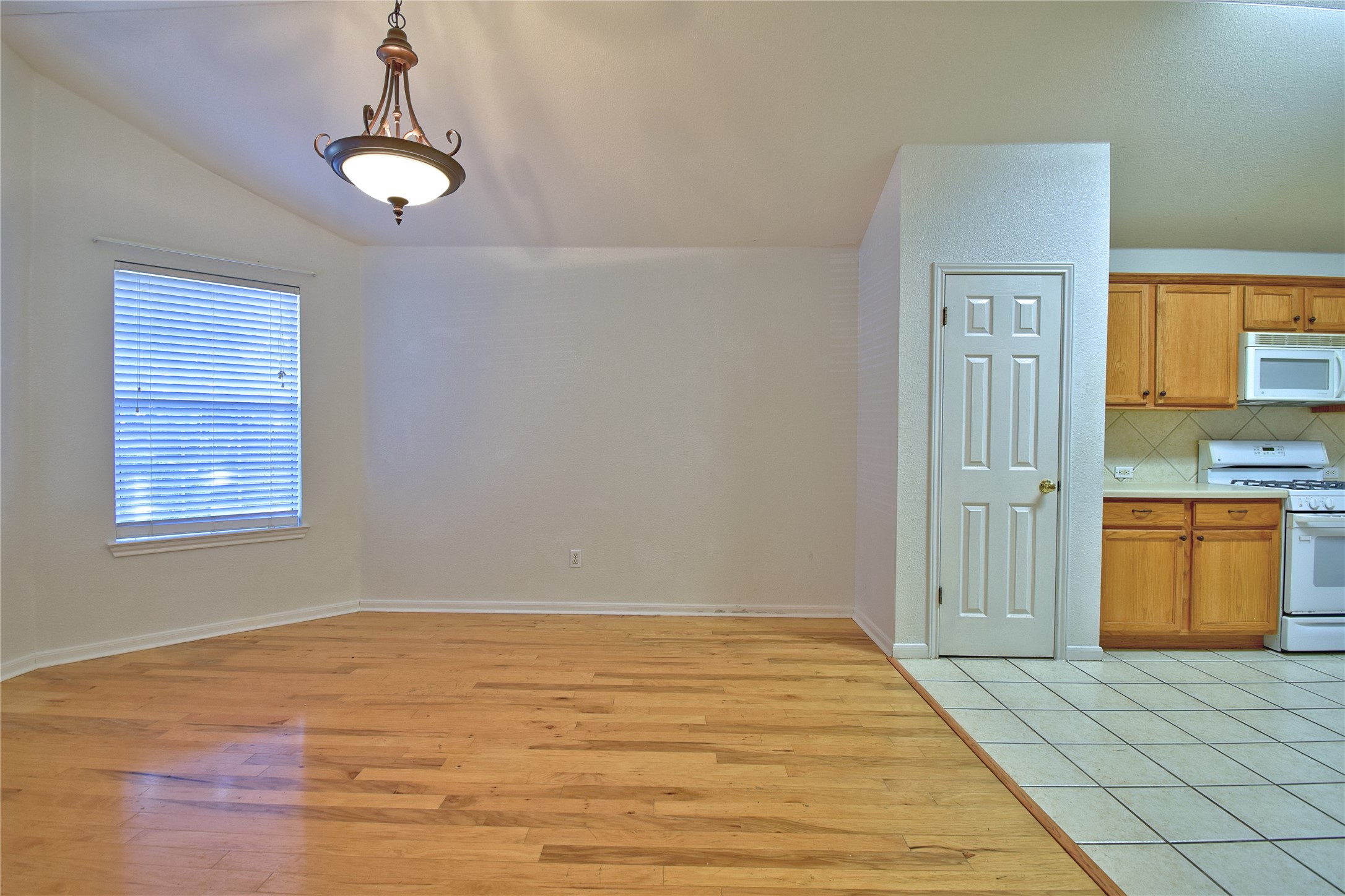 120 Greenside Lane Georgetown, TX 78633 - Photo 4 of 27