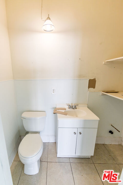 730 Main Street Barstow, CA 92311 - Photo 9 of 12 a bathroom with a toilet and a sink