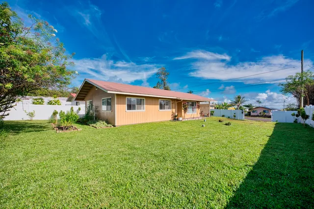 a view of a yard in front of house