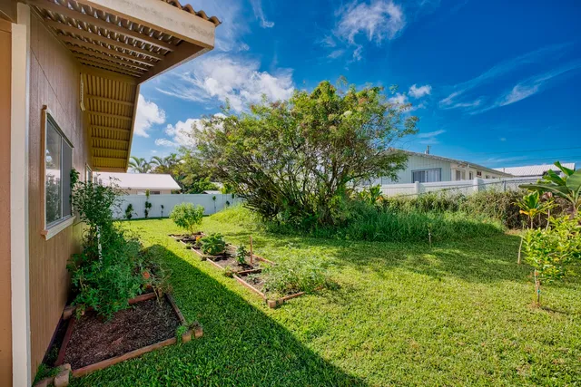 a view of a back yard of the house