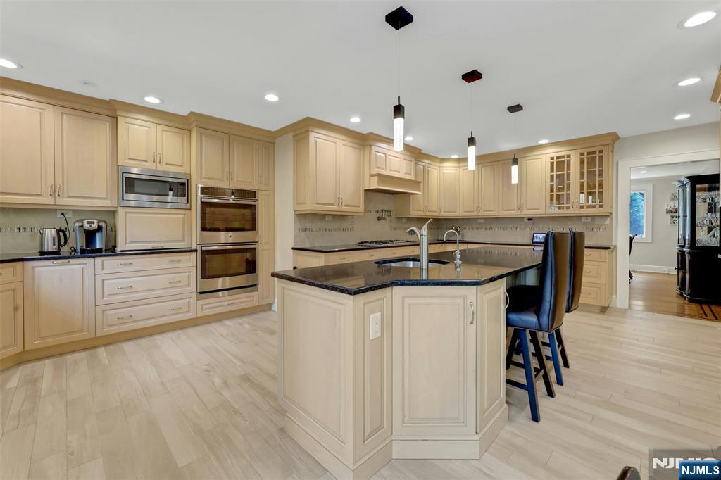 1330 Pennington Road Teaneck, NJ 07666 - Photo 20 of 48