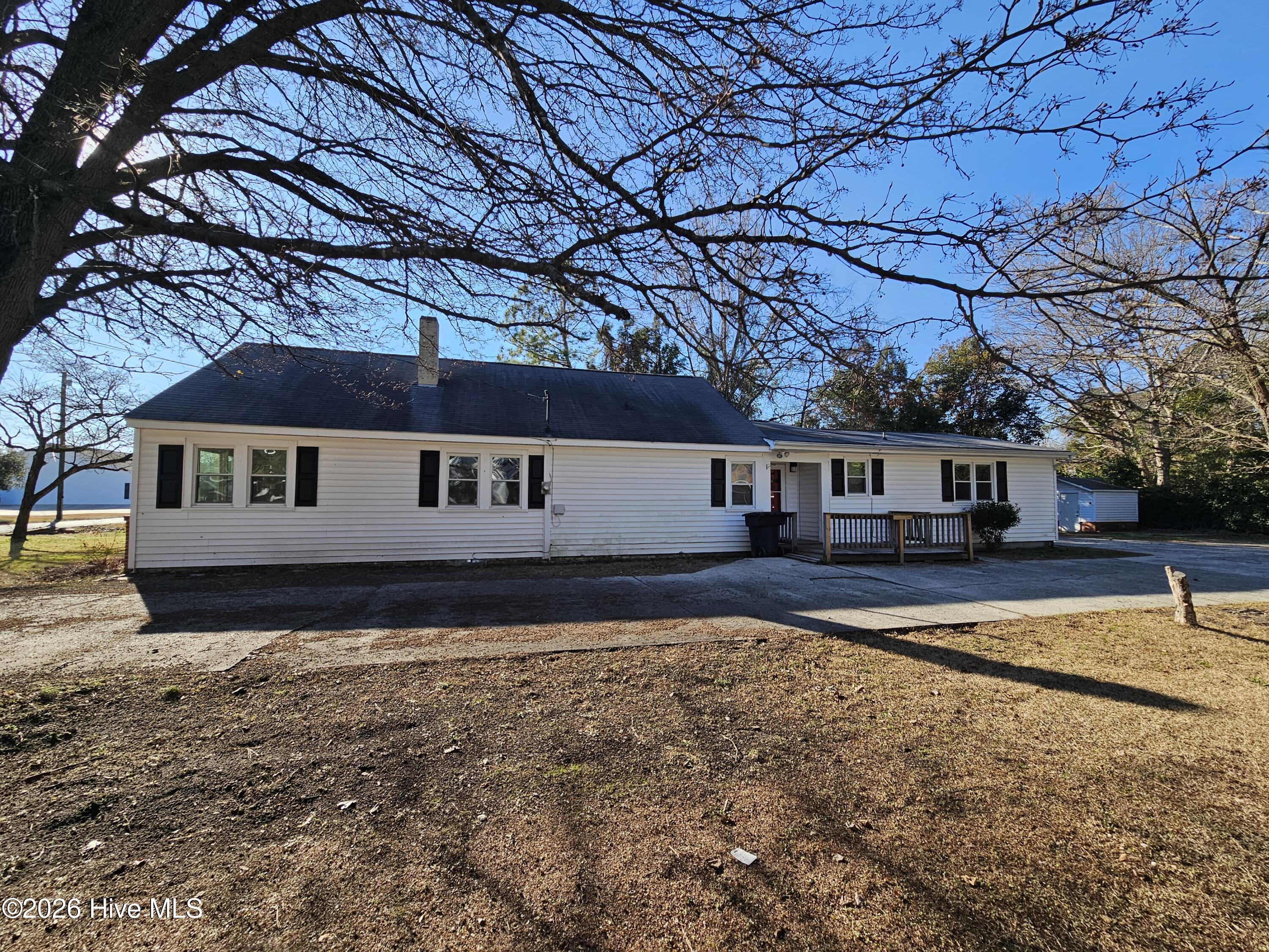 511 Balsey Street Clinton, NC 28328 - Photo 4 of 25 511 Balsey Street 5