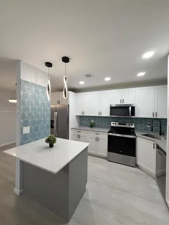 $2,200 | 2041 Northwest 81st Avenue, Unit 426, Pembroke Pines, FL 33024