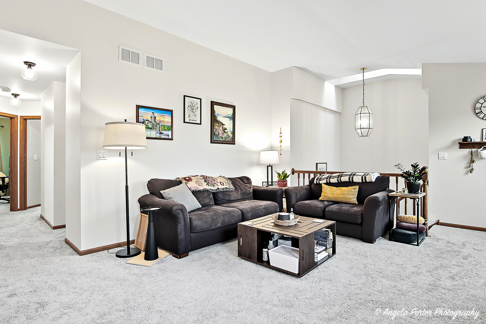 911 Ann Arbor Lane, Unit 253 Vernon Hills, IL 60061 - Photo 3 of 26 a living room with furniture and a ceiling fan