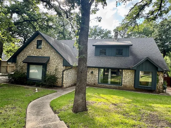 $3,500 | 211 Mill Creek Drive, Arlington, TX 76010