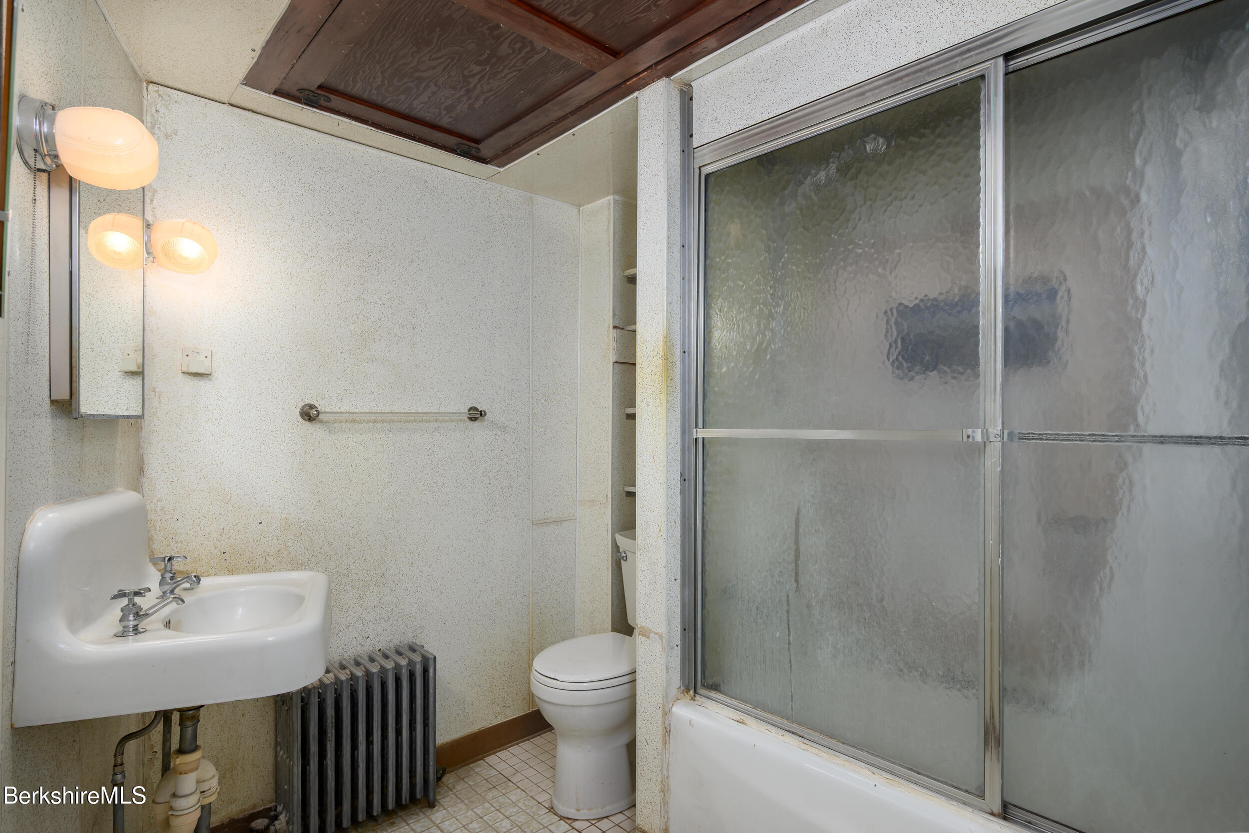 52 Alger Street Adams, MA 01220 - Photo 16 of 18 Full Bath